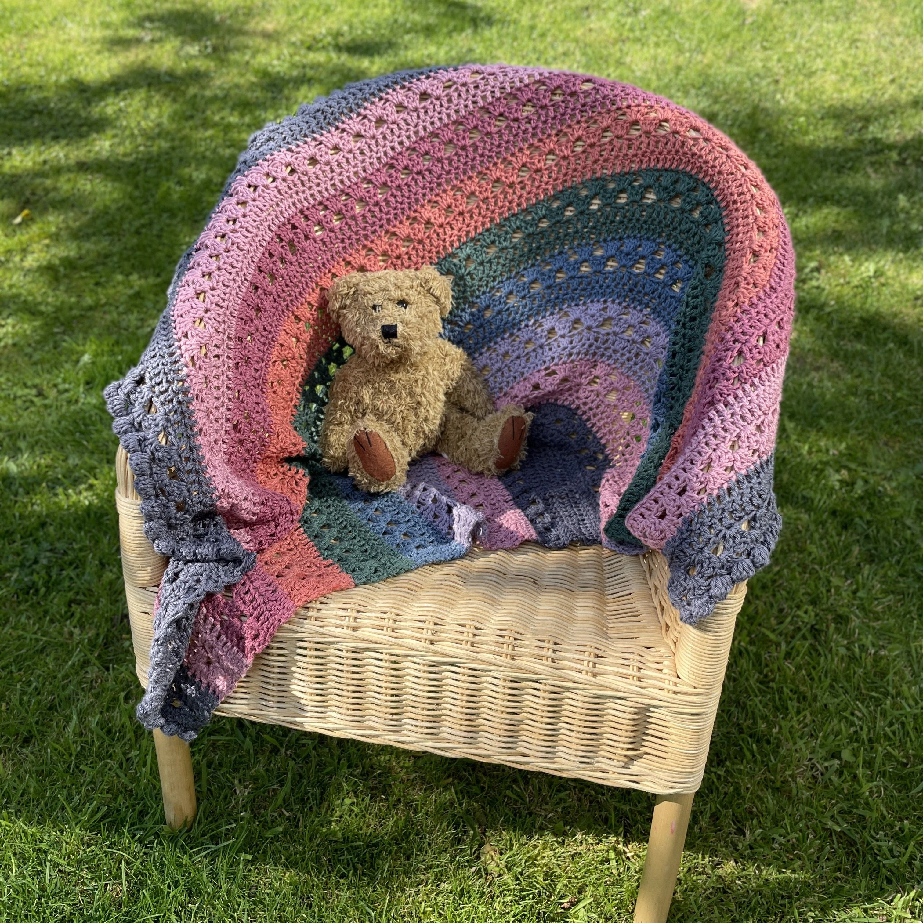 Granny Over the Rainbow - Blanket - Image 5