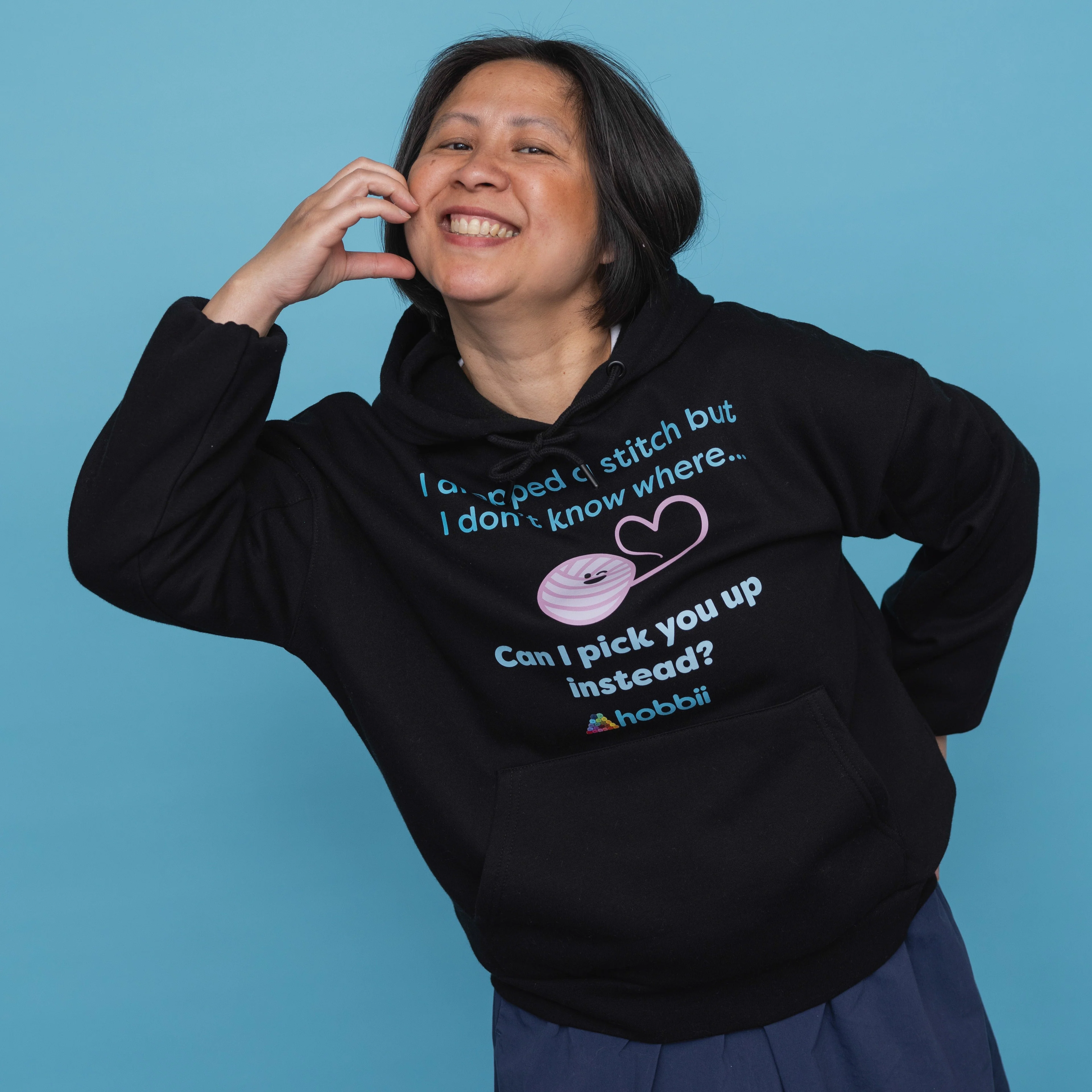 Dropped A Stitch Hoodie - Yarniis (Edizione limitata) - Image 4