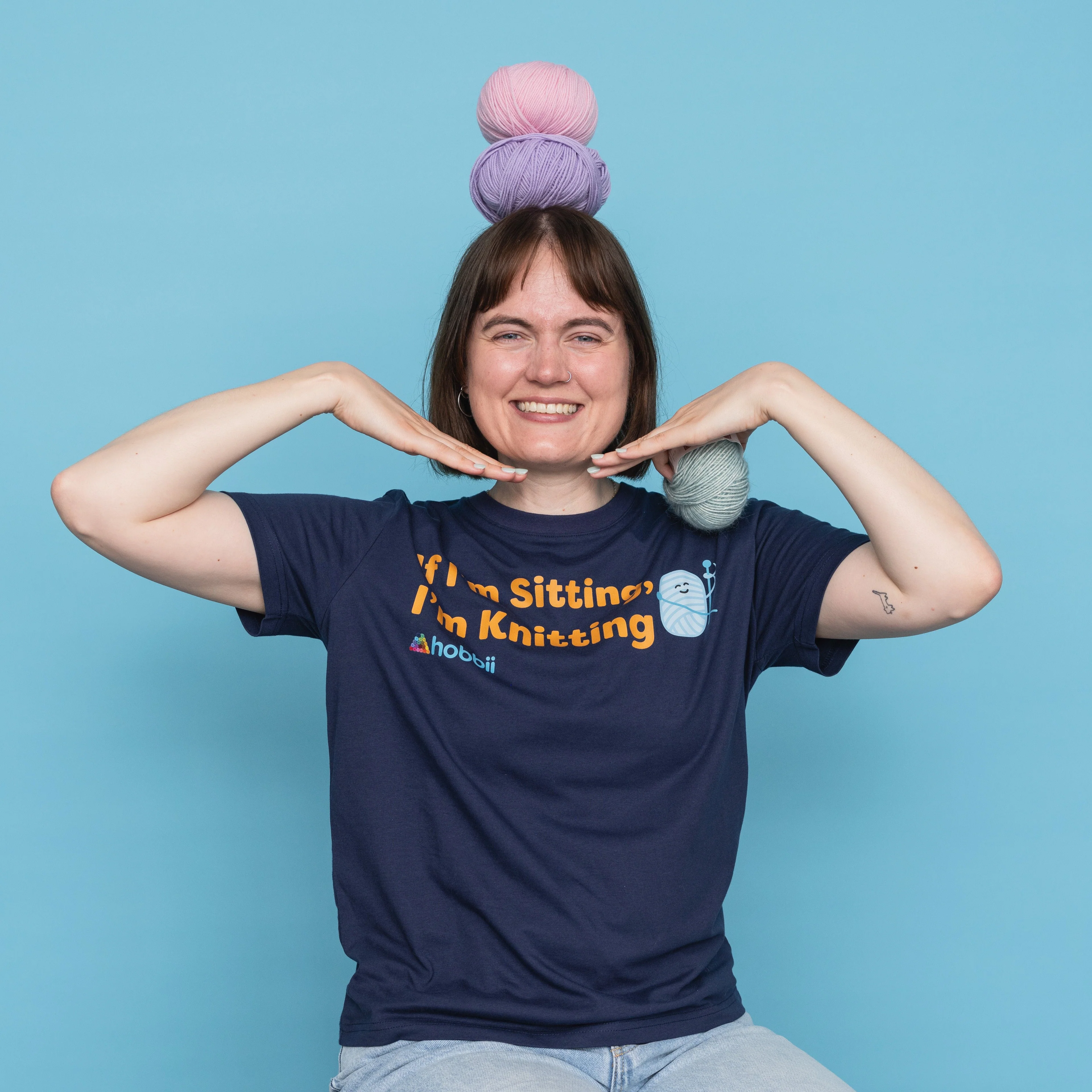 Sitting Knitting T-shirt - Yarniis (Edizione limitata) - Image 4