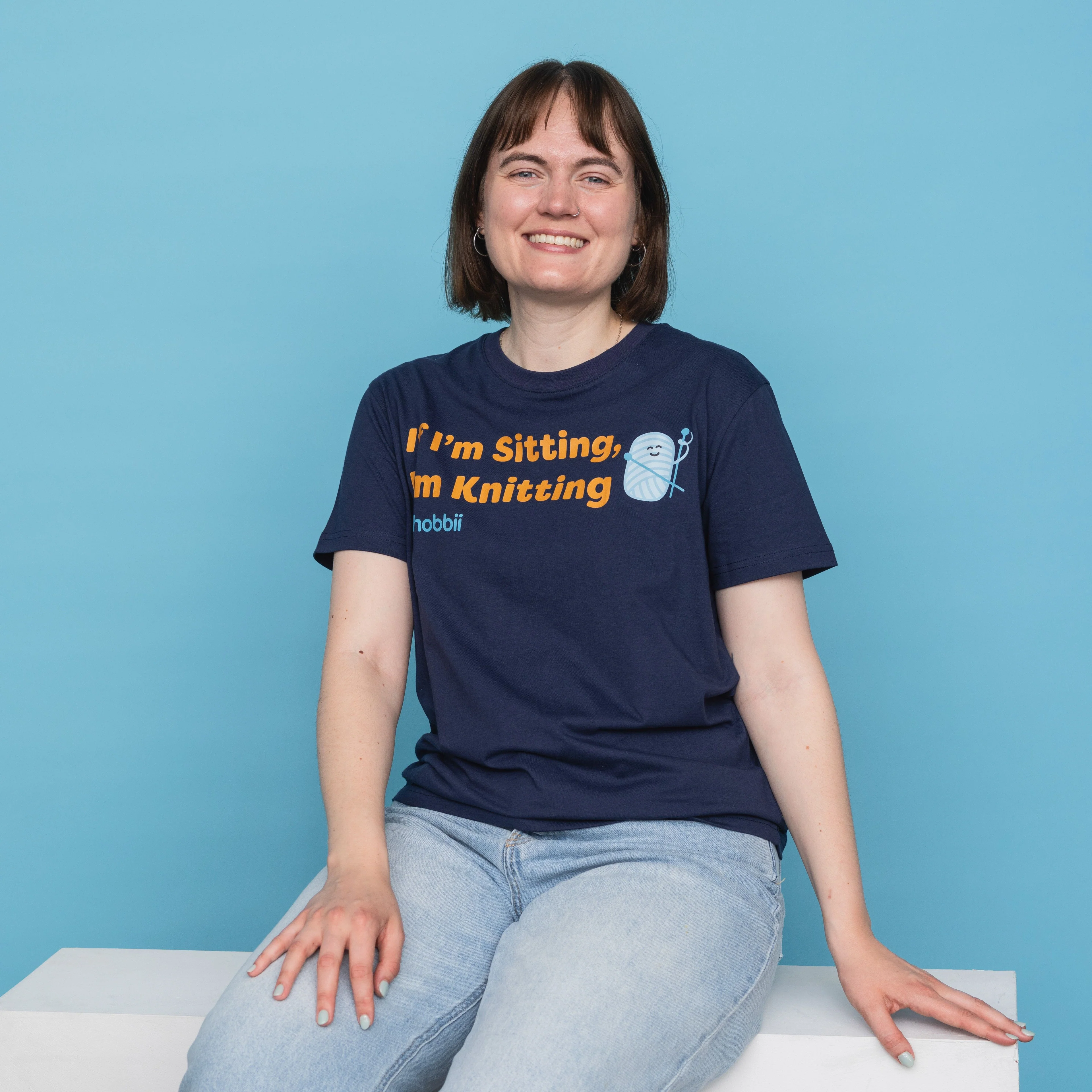 Sitting Knitting T-shirt - Yarniis (Edizione limitata) - Image 8