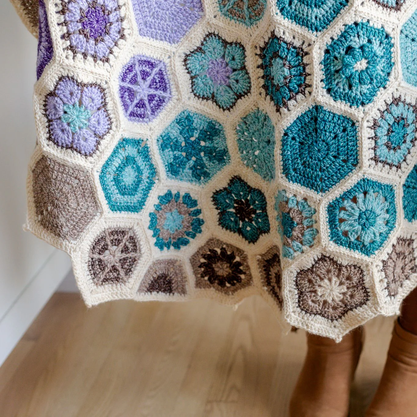 Aura - Lapghan con motive decorato - #FrostandBloomCAL - Image 3