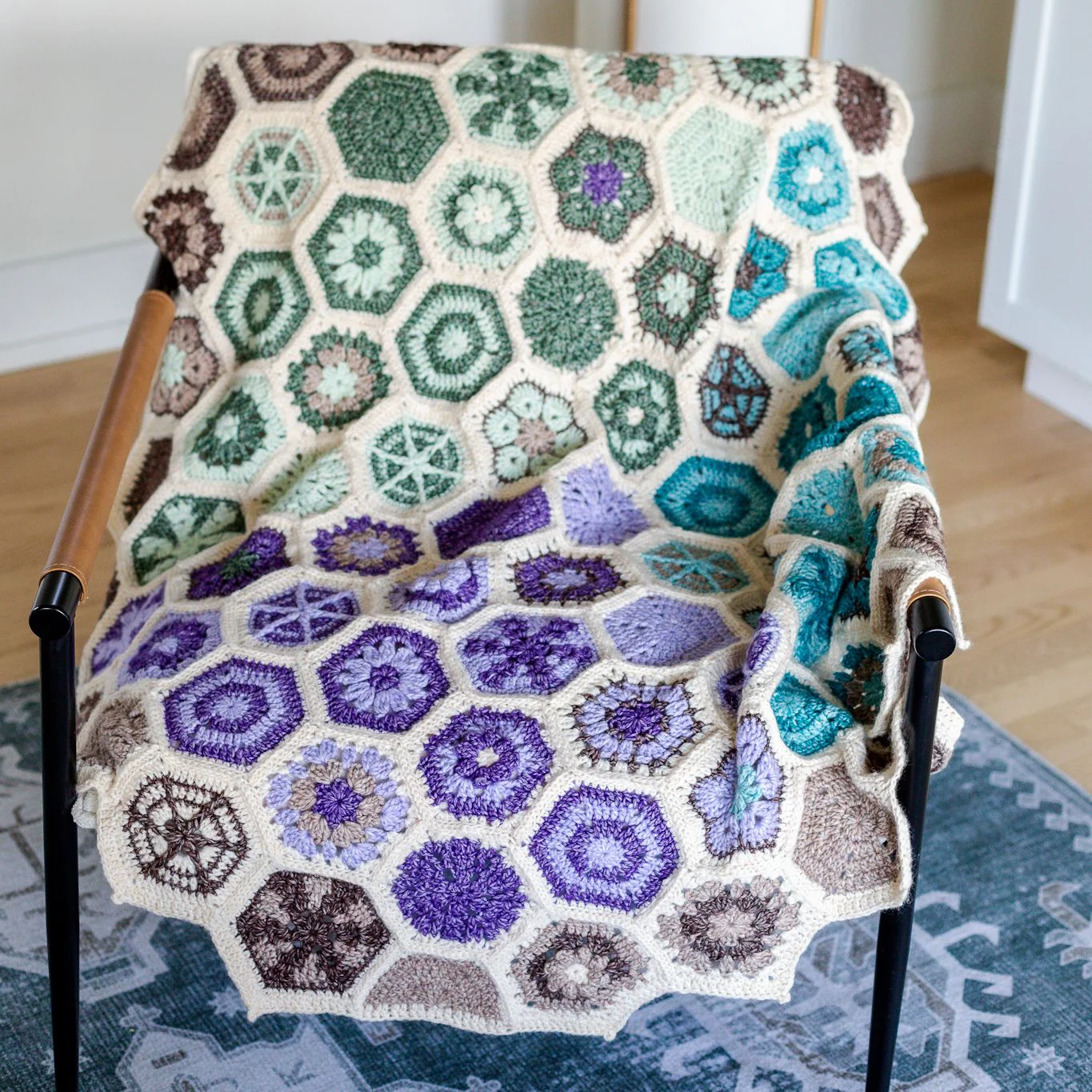 Aura - Lapghan con motive decorato - #FrostandBloomCAL - Image 7